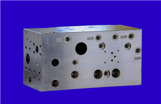 Piezas que trabajan a máquina del CNC del material del acero de carbono, bloque hidráulico de la válvula de control